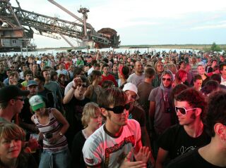crowd bei gunjah