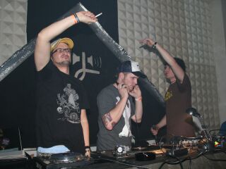 karozze & lazy laptop hero